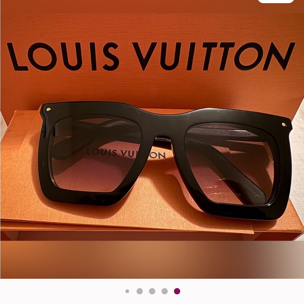 Louis Vuitton Elegant Black Sunglasses